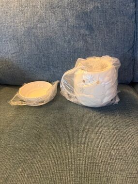 Scentsy Snow Day Full Size Warmer Retired Snowman Snowflakes Christmas Winter